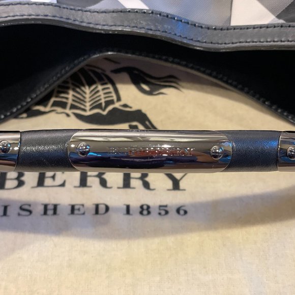 Burberry Salisbury Check Tote - Picture 6 of 12